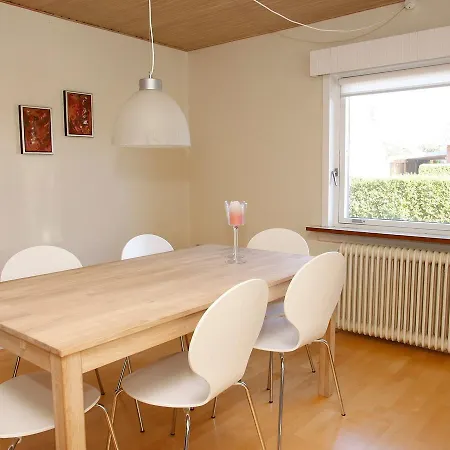 Two-bedroom Holiday In 6