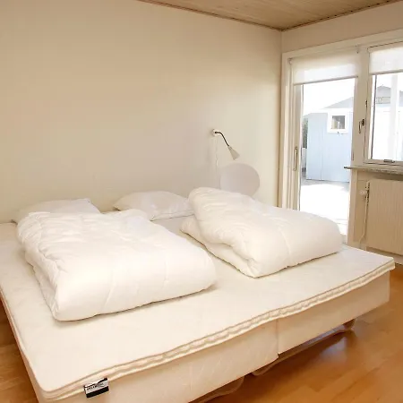 Apartmán Two-bedroom Holiday In 6