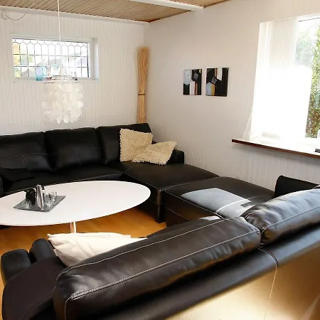 Two-bedroom Holiday In 6 *