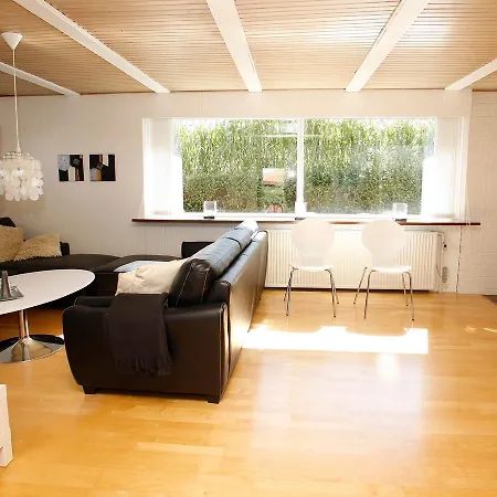 Two-bedroom Holiday In 6 Apartment *